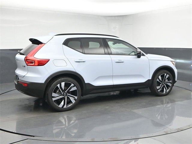 Used 2024 Volvo XC40 B5 Ultimate w/ Protection Package Premier image 4
