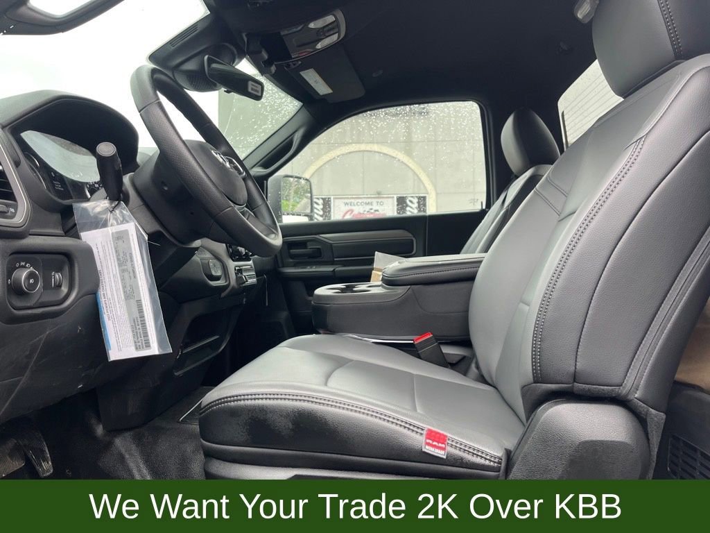 New 2025 RAM 5500 Tradesman AWD/4WD image 9