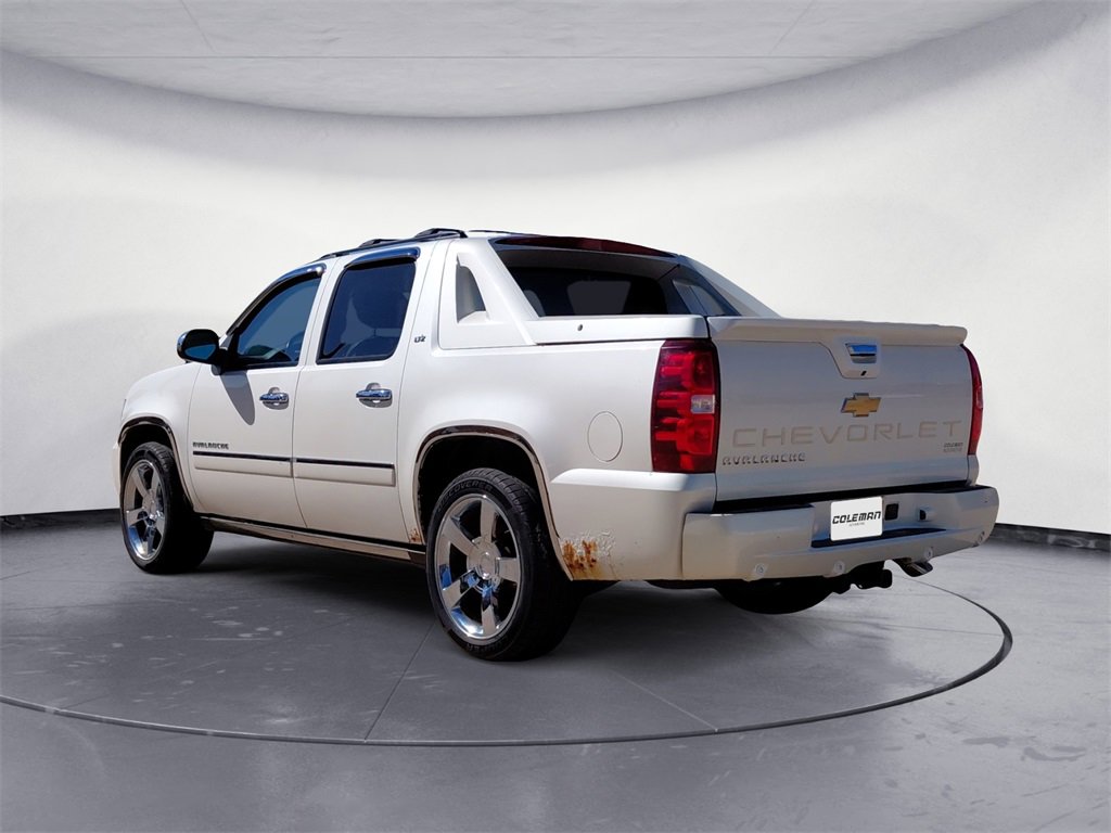 Used 2012 Chevrolet Avalanche LTZ image 3