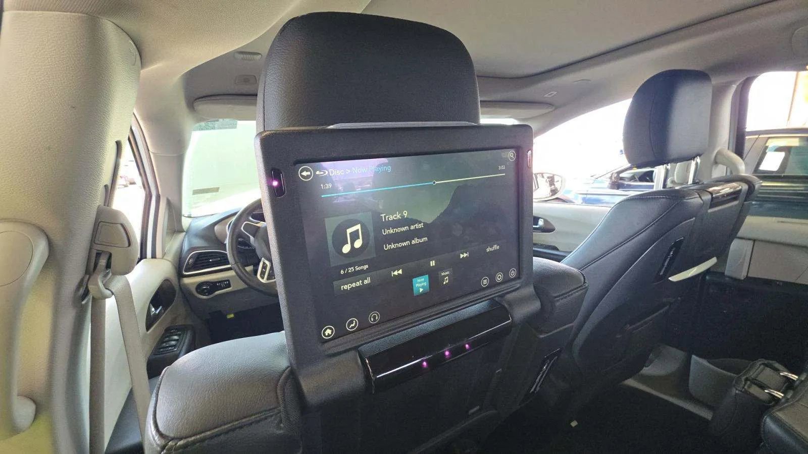 Used 2018 Chrysler Pacifica Touring-L Plus w/ Advanced Safetytec Group image 13