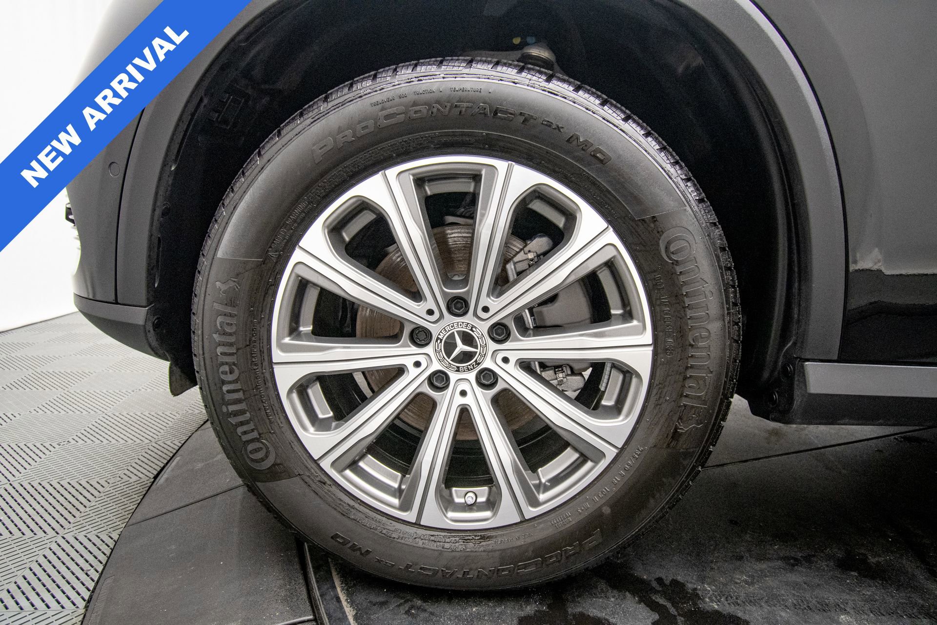 Used 2025 Mercedes-Benz GLC 300 4MATIC image 33