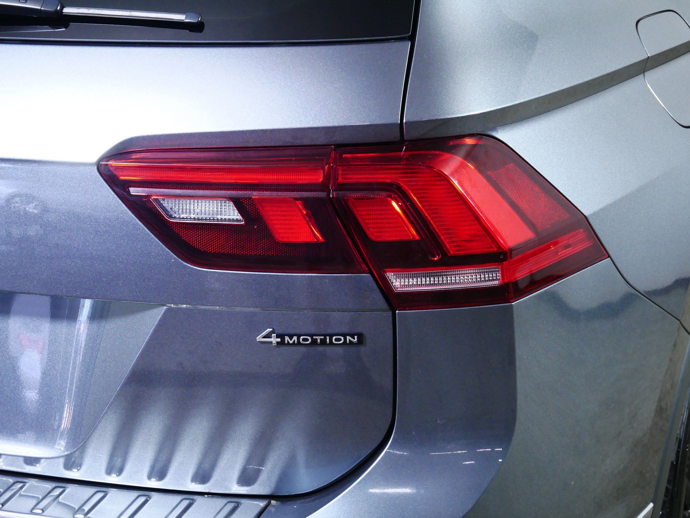 Used 2022 Volkswagen Tiguan SE AWD/4WD image 17