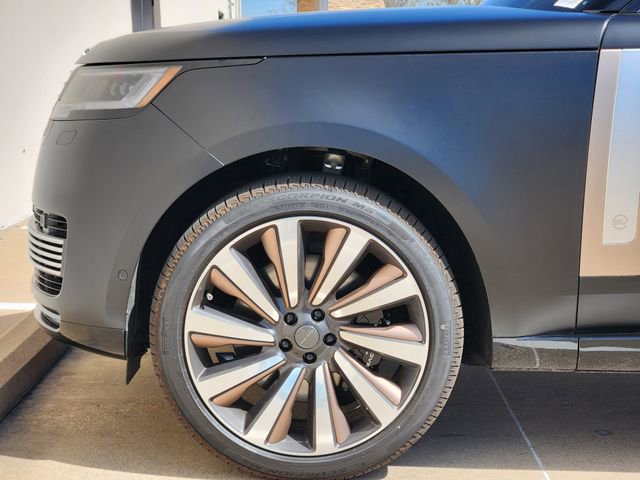 New 2026 Land Rover Range Rover SV image 6