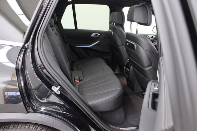 Used 2025 BMW X5 xDrive40i w/ Climate Comfort Package image 57