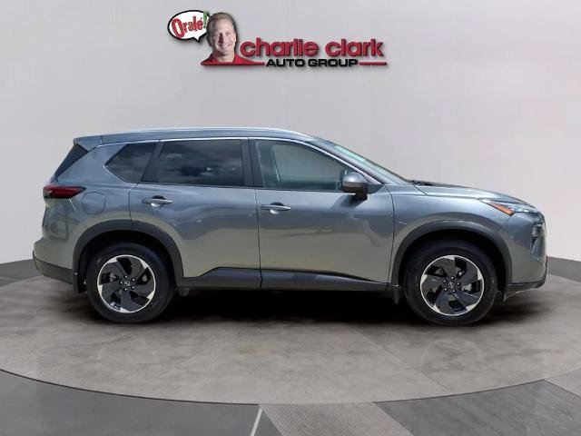 Certified 2024 Nissan Rogue SV w/ SV Premium Package FWD image 6