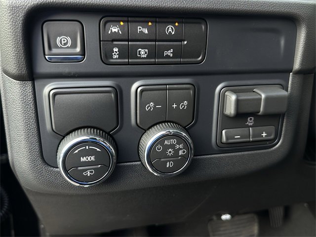 New 2026 Chevrolet Suburban High Country image 17