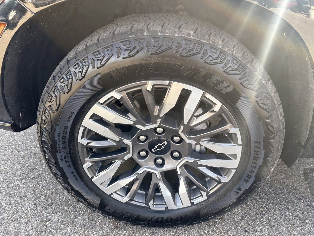 Used 2025 Chevrolet Tahoe Z71 w/ Z71 Off-Road Package image 11