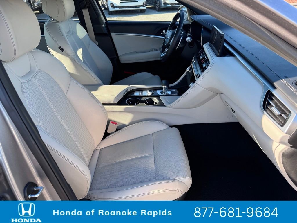 Used 2024 Genesis G70 2.5T image 29