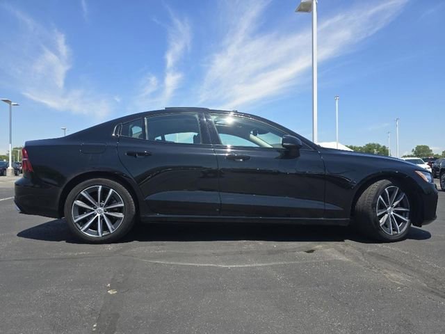 Used 2022 Volvo S60 B5 Momentum w/ Premium Package image 21