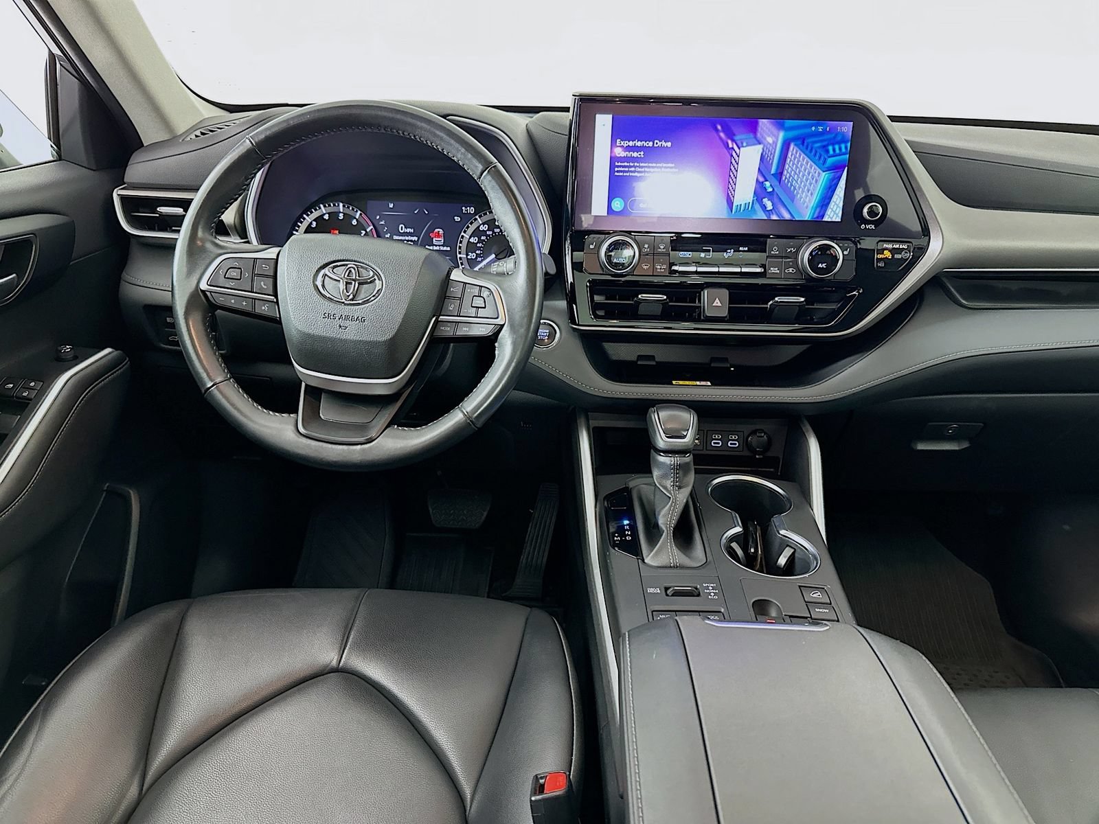 Used 2023 Toyota Highlander XLE AWD/4WD image 23
