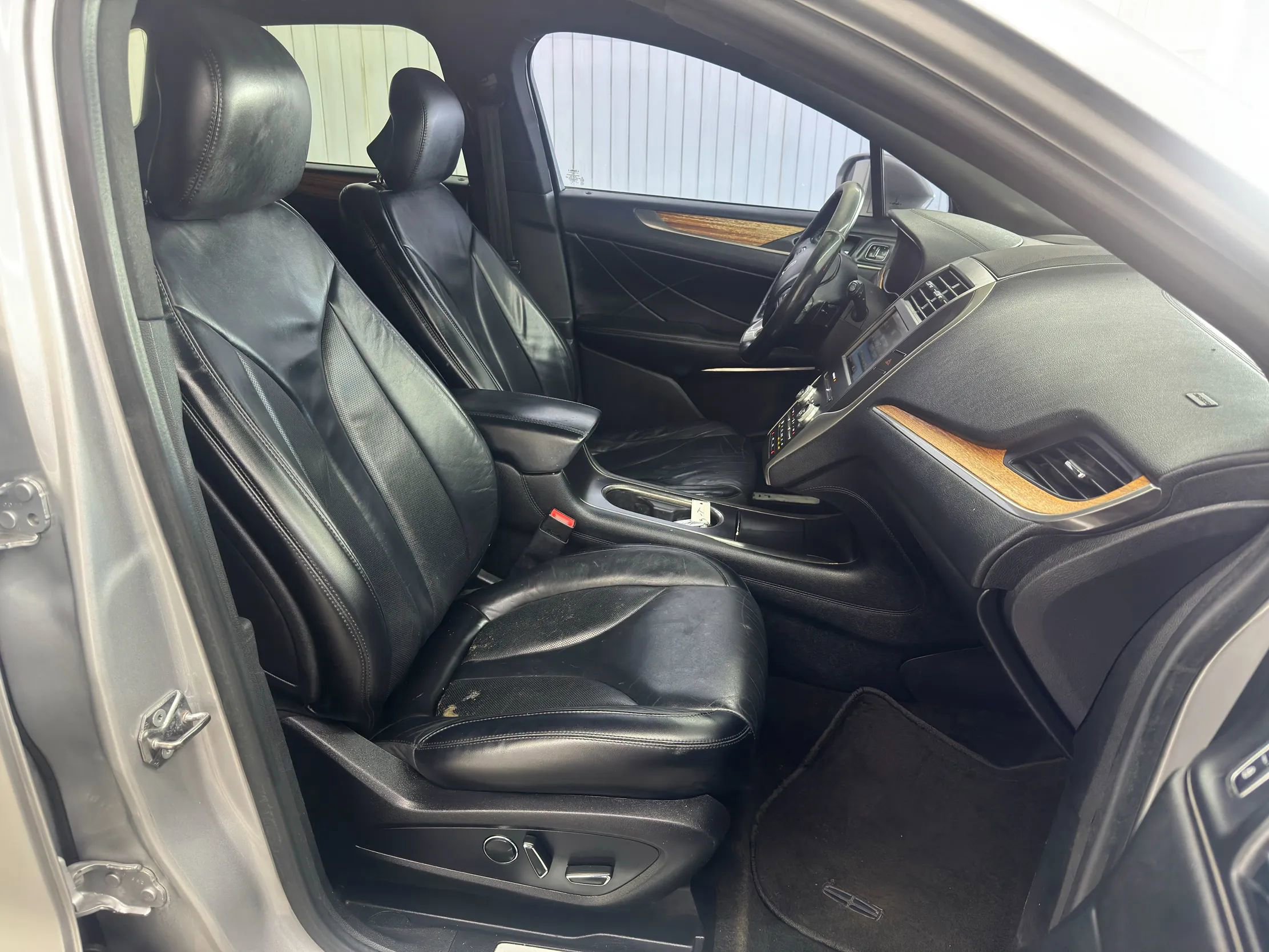 Used 2015 Lincoln MKC FWD w/ Equipment Group 101A Select image 14