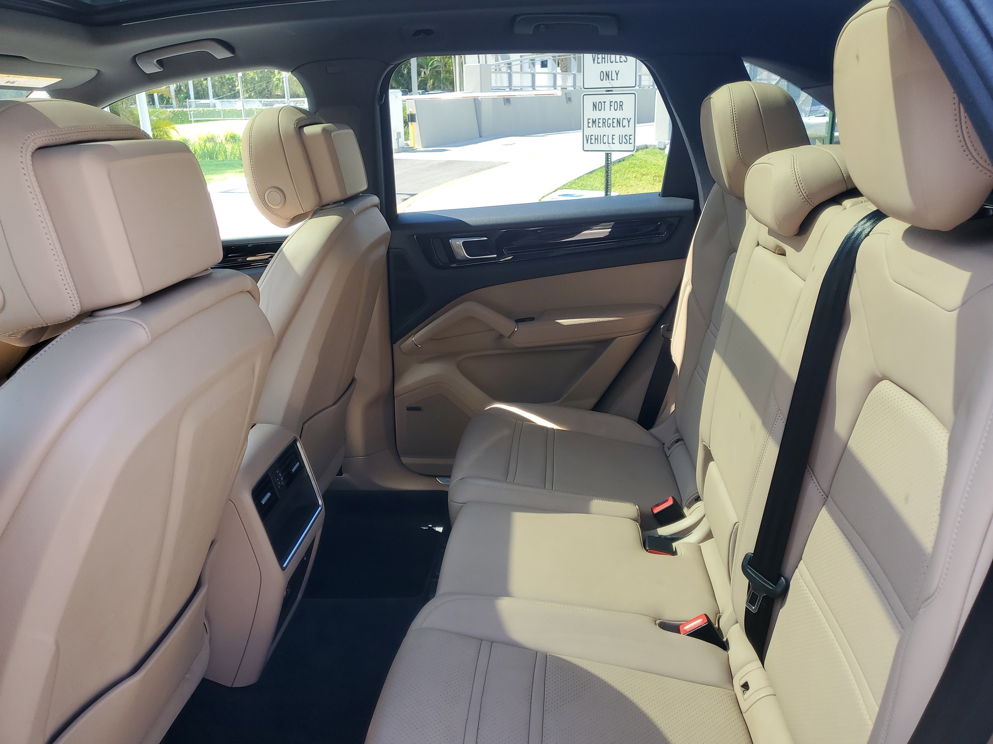 Used 2023 Porsche Cayenne AWD/4WD image 11