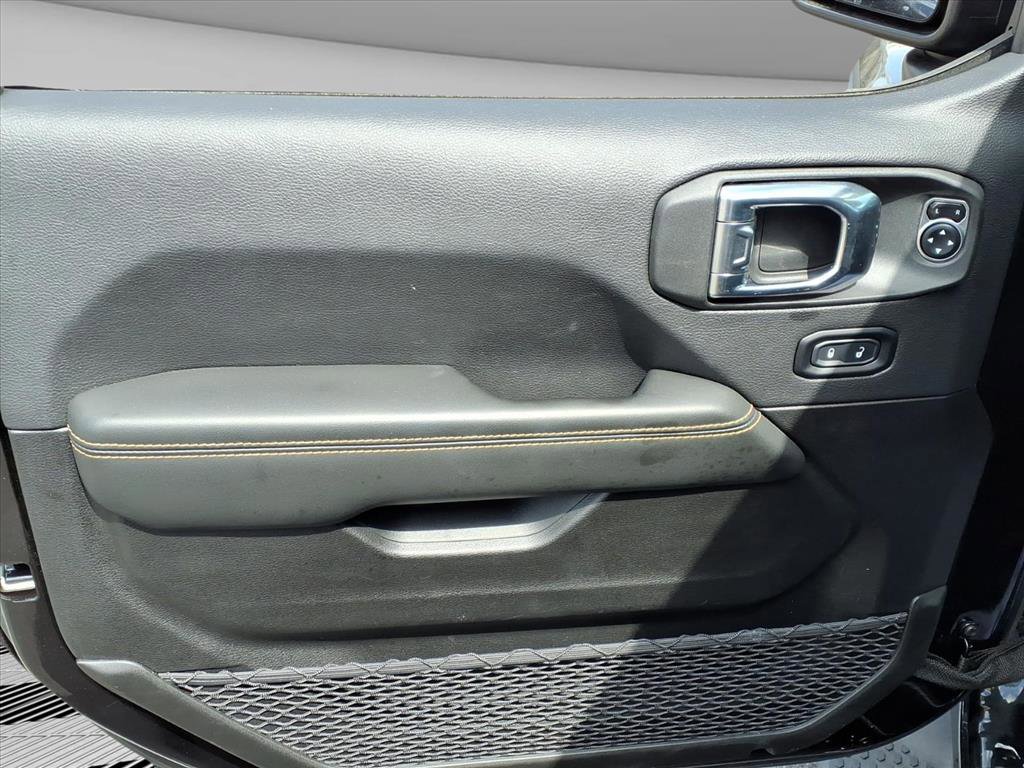 Used 2025 Jeep Wrangler Sahara image 16
