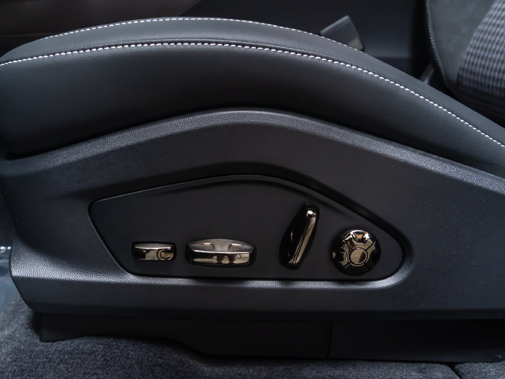 New 2026 Porsche Cayenne Turbo AWD/4WD image 26