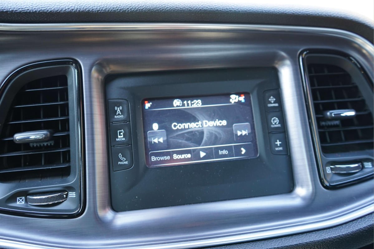 Used 2015 Dodge Challenger SXT RWD image 11