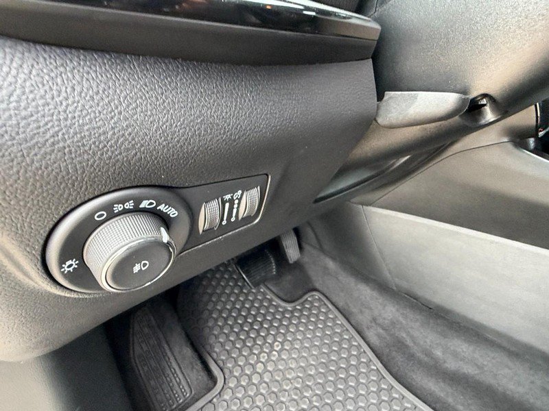 Used 2025 Jeep Compass Trailhawk AWD/4WD image 22