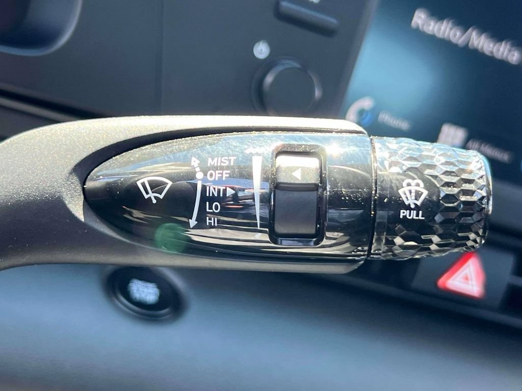 Used 2025 Hyundai Elantra Sport FWD image 23