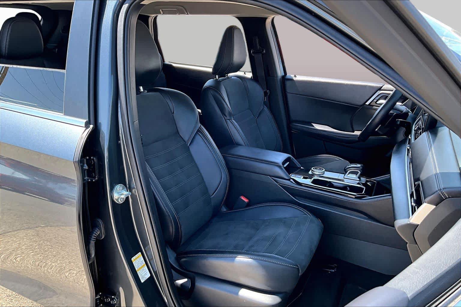 Used 2025 Mitsubishi Outlander SE AWD/4WD image 9