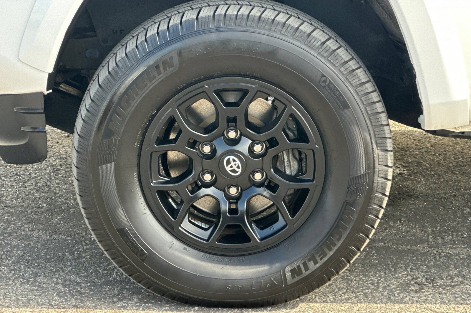 Used 2020 Toyota Tacoma SR5 AWD/4WD image 34