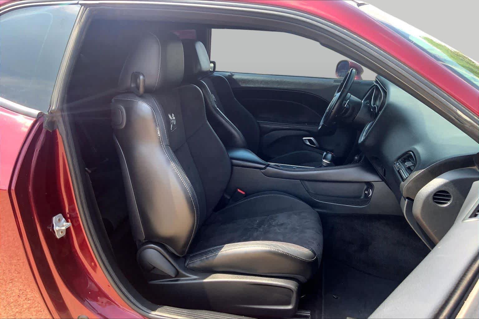 Used 2018 Dodge Challenger R/T Scat Pack w/ Leather Interior Group RWD image 9