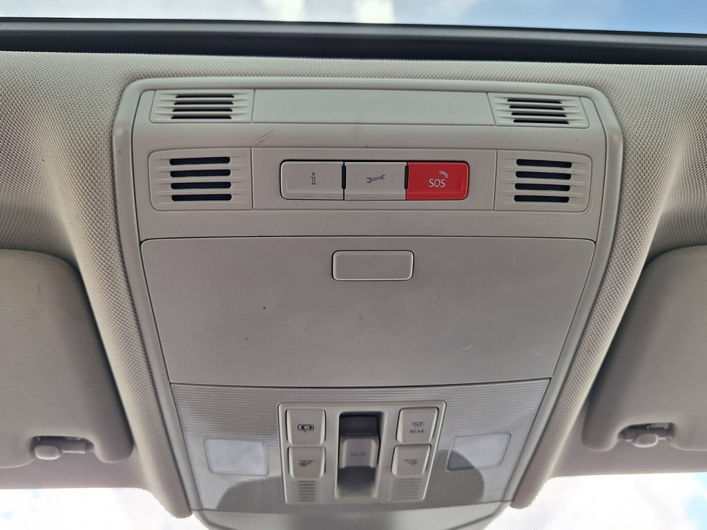 Used 2023 Volkswagen Jetta SE w/ Panoramic Sunroof Package FWD image 17