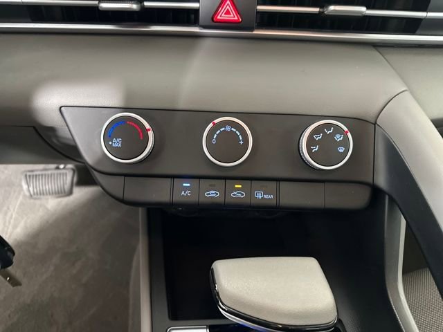 Used 2025 Hyundai Elantra SE w/ Cargo Package FWD image 23