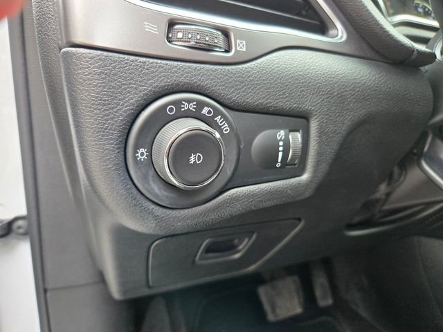 Used 2019 Jeep Cherokee Latitude w/ Popular Appearance Group image 17