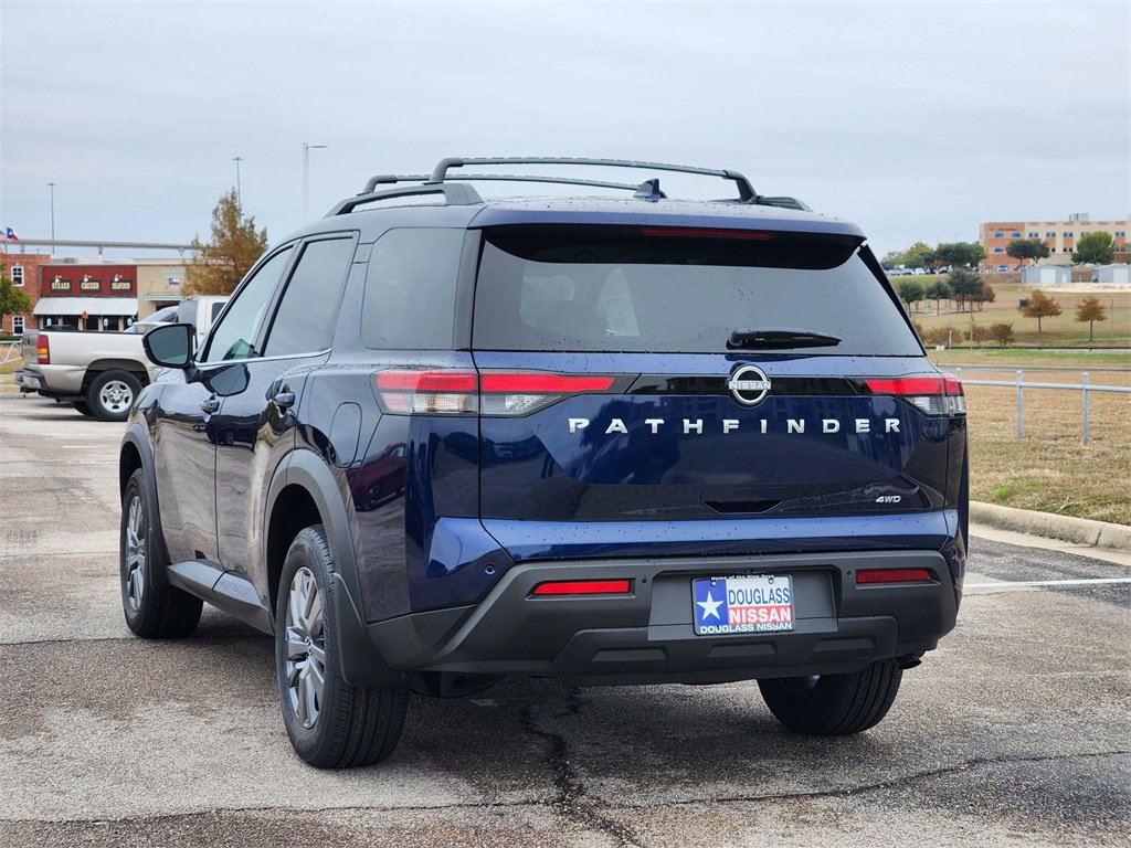 New 2025 Nissan Pathfinder SV image 4