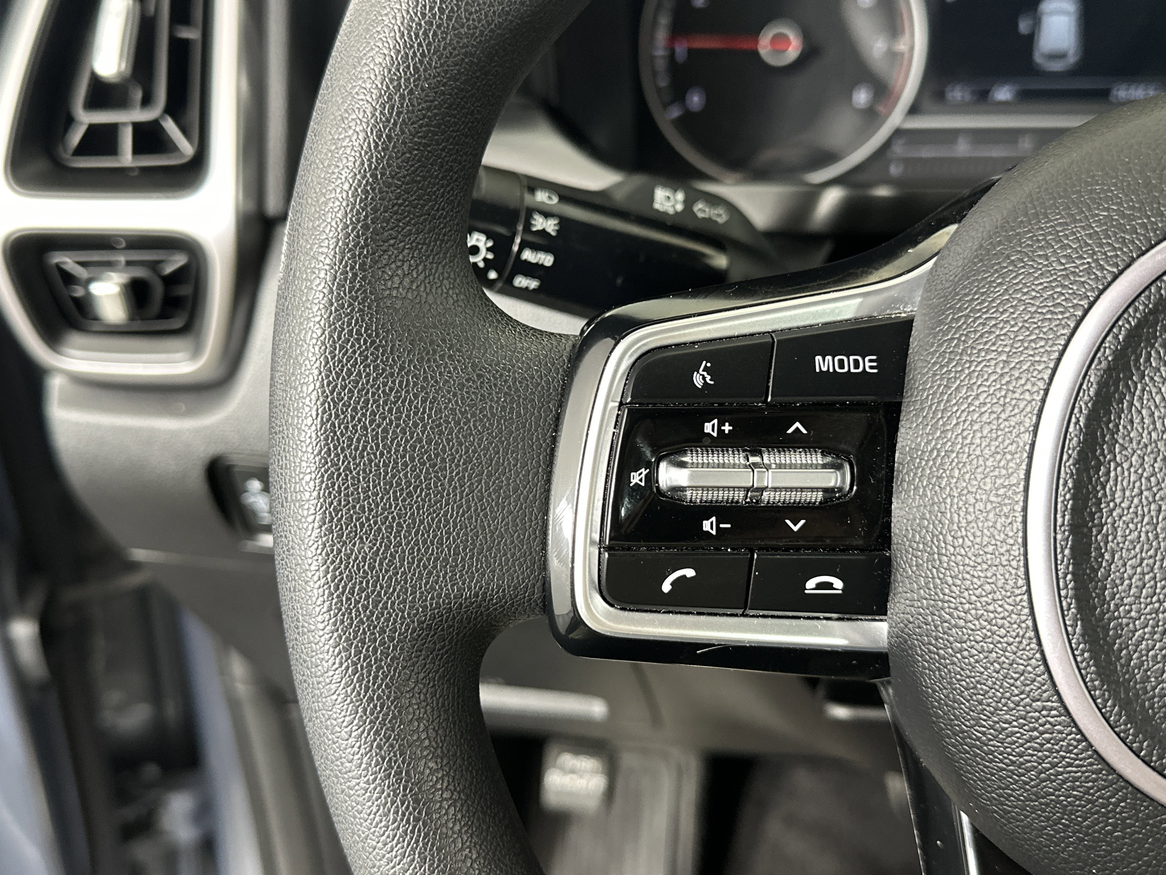 Used 2023 Kia Sorento LX image 26