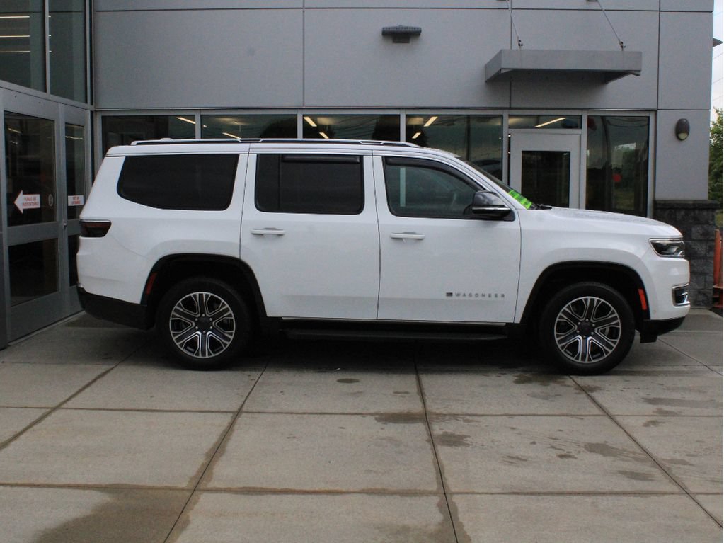 Used 2023 Jeep Wagoneer 4WD w/ Premium Group I image 4