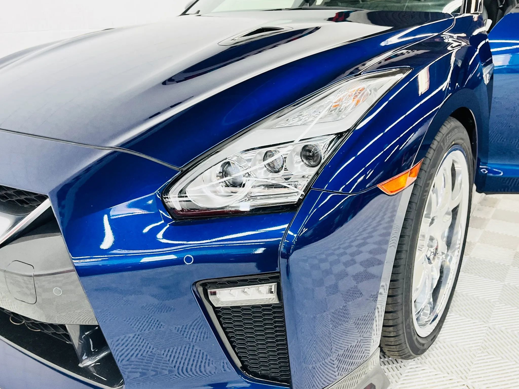 Used 2015 Nissan GT-R Premium image 14