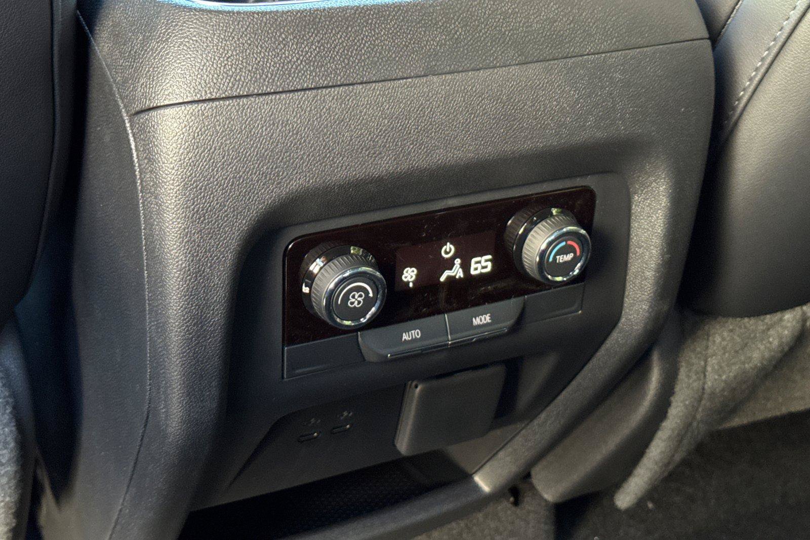 New 2026 Chevrolet Traverse LT w/ Midnight/Sport Edition FWD image 16