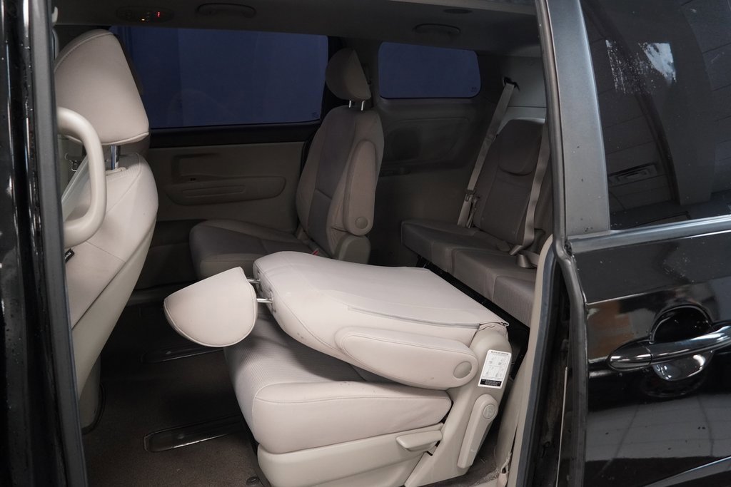 Used 2019 Kia Sedona L image 21