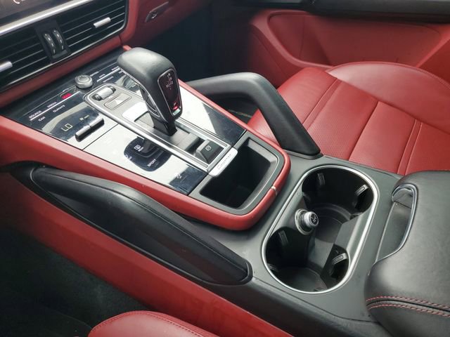 Used 2022 Porsche Cayenne Platinum Edition image 32