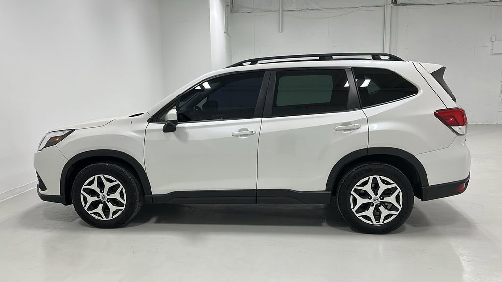 Used 2023 Subaru Forester Premium image 2