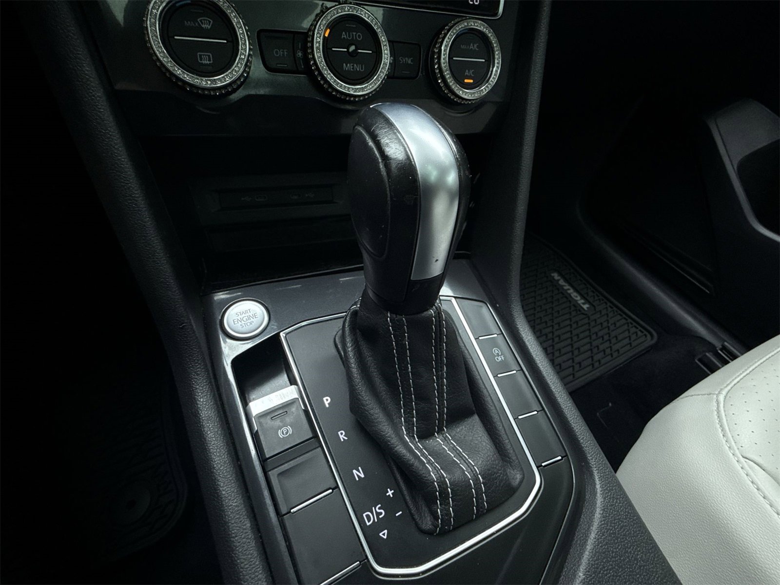 Used 2021 Volkswagen Tiguan SE w/ Panoramic Sunroof Package image 25