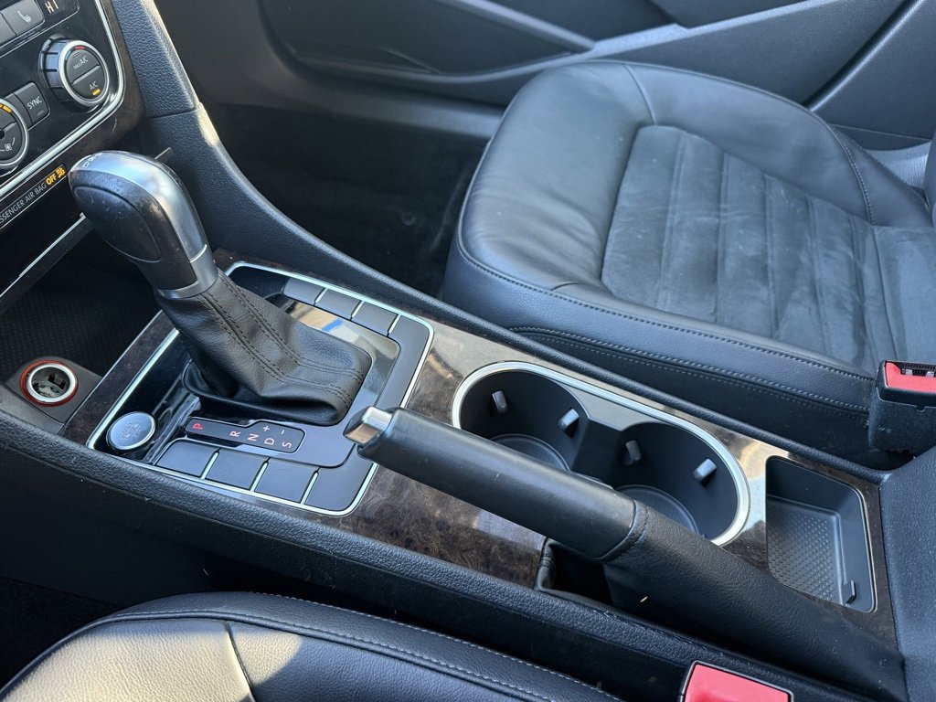 Used 2015 Volkswagen Passat TDI SEL Premium image 25