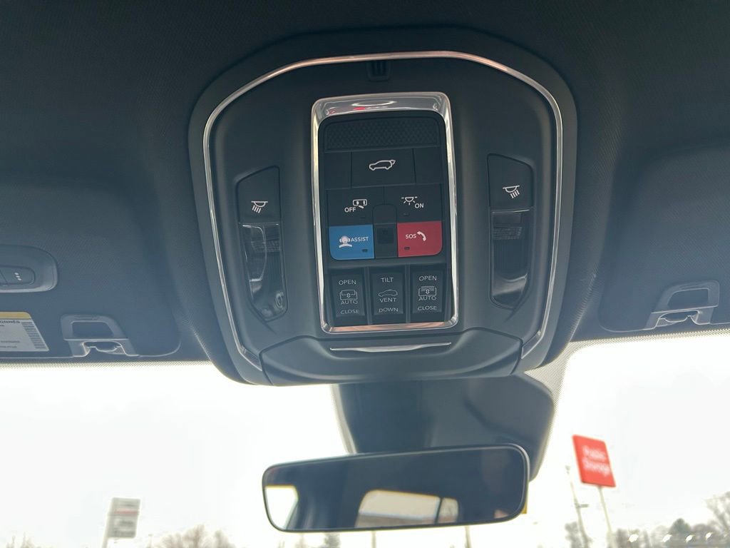 New 2025 Jeep Grand Cherokee Limited image 17