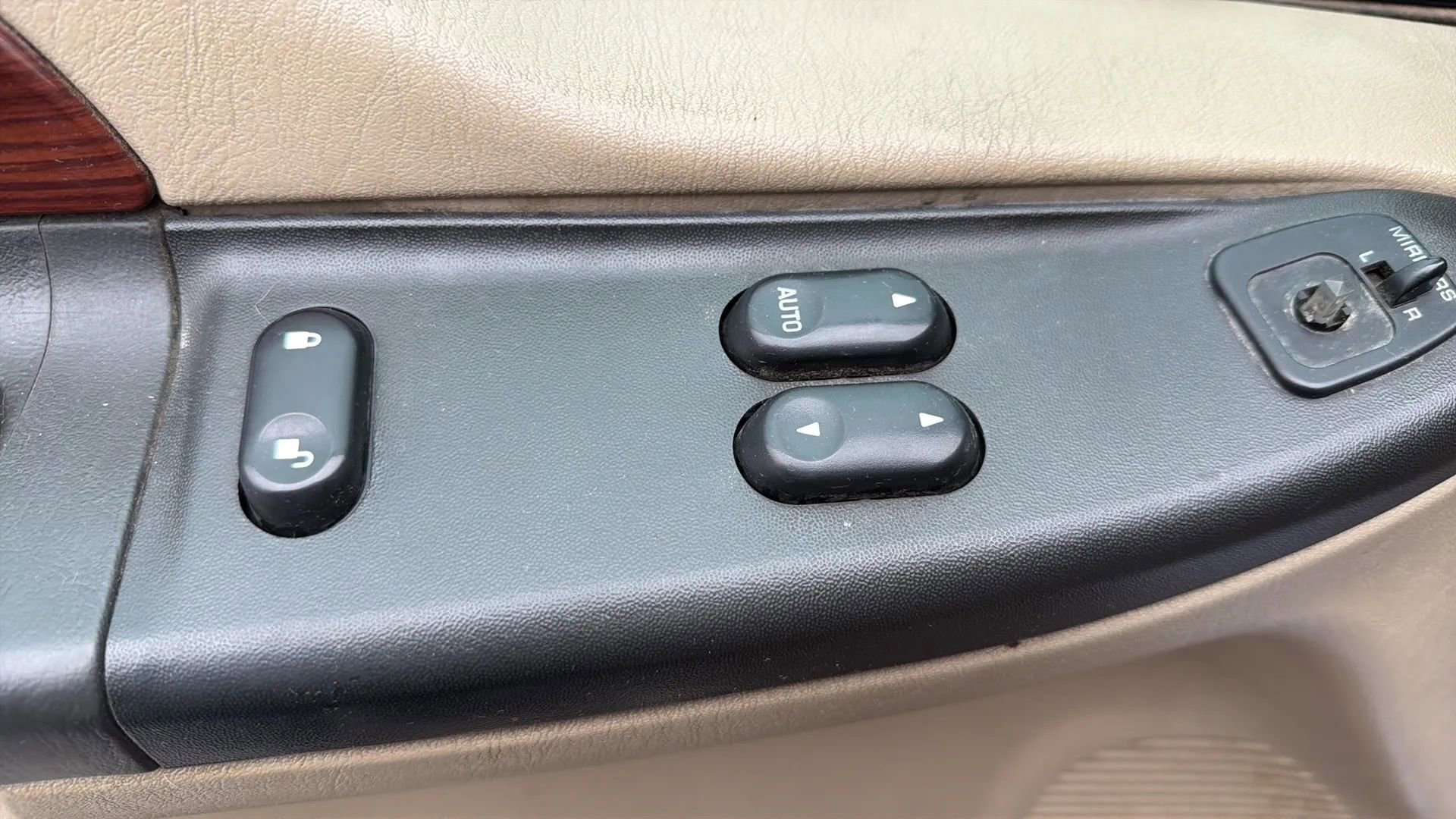 Used 2005 Ford F350 Lariat image 19