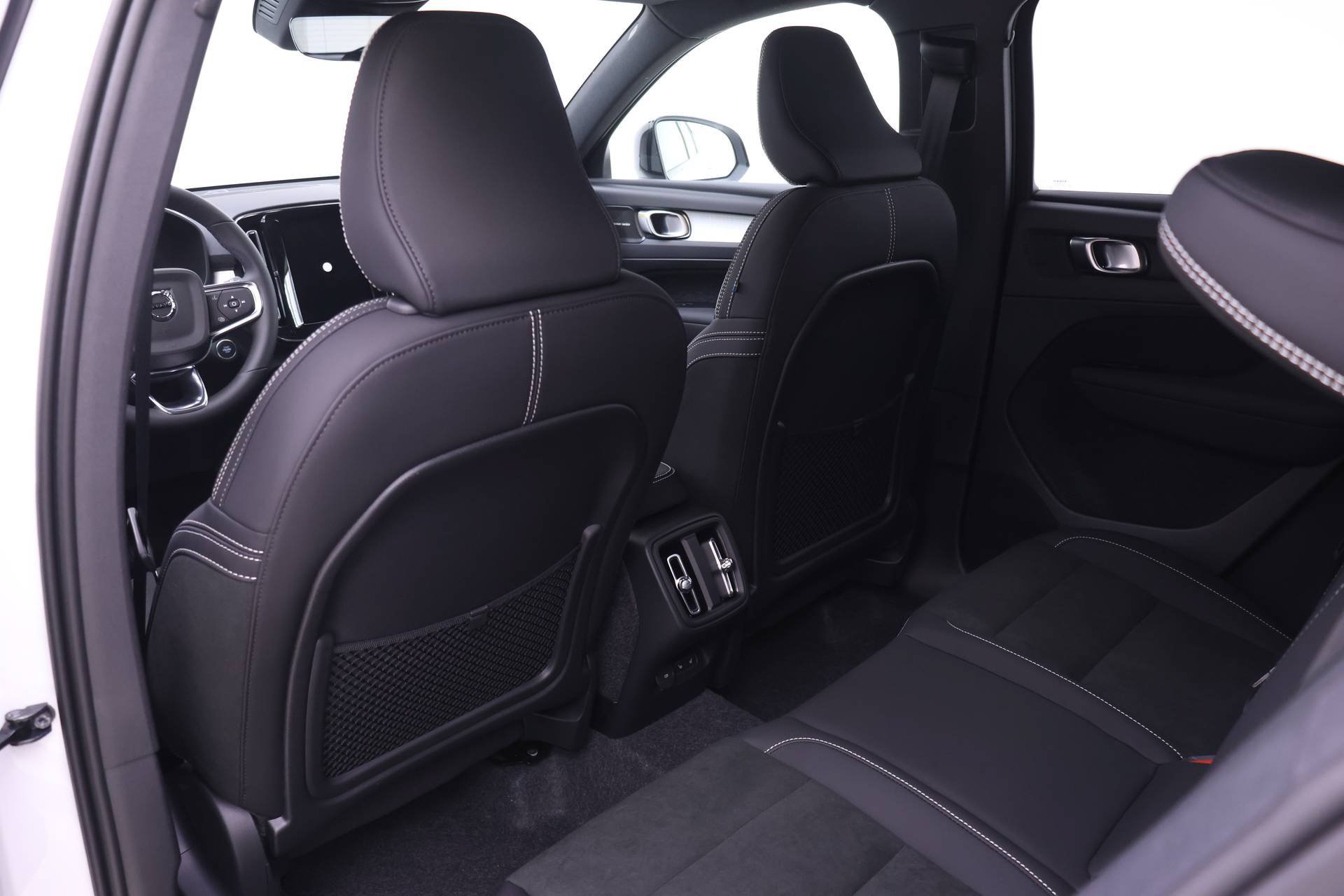 New 2026 Volvo XC40 B5 Ultra w/ Protection Package Premier AWD/4WD image 14