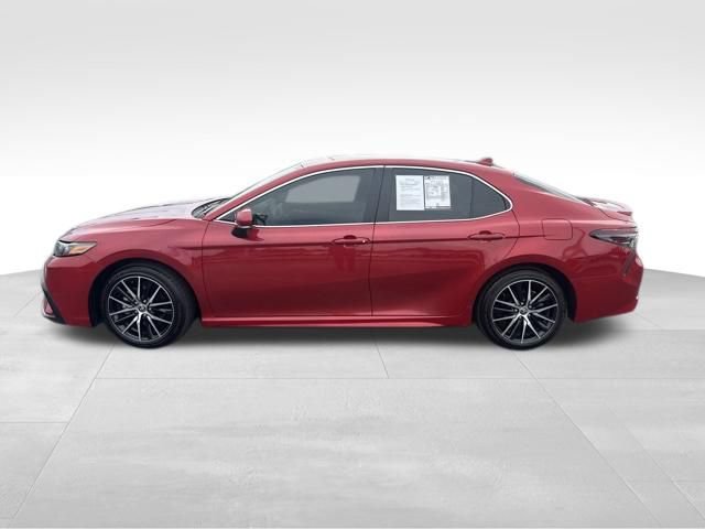 Used 2024 Toyota Camry SE w/ Convenience Package FWD image 2