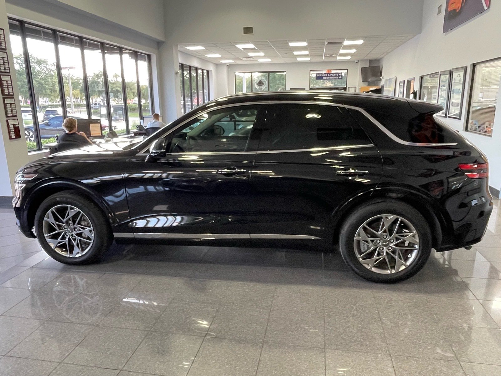Used 2025 Genesis GV70 2.5T w/ Select Package AWD/4WD image 2