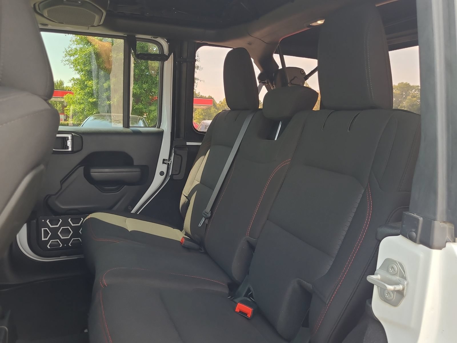 Used 2022 Jeep Wrangler Unlimited Rubicon AWD/4WD image 13