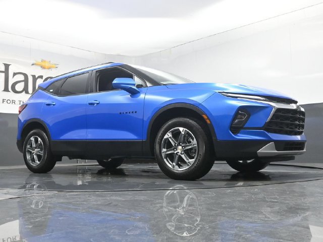 New 2026 Chevrolet Blazer LT w/ Convenience Package FWD image 2