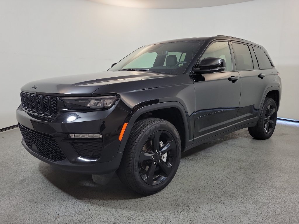 Used 2025 Jeep Grand Cherokee Limited w/ Luxury Tech Group II AWD/4WD image 3