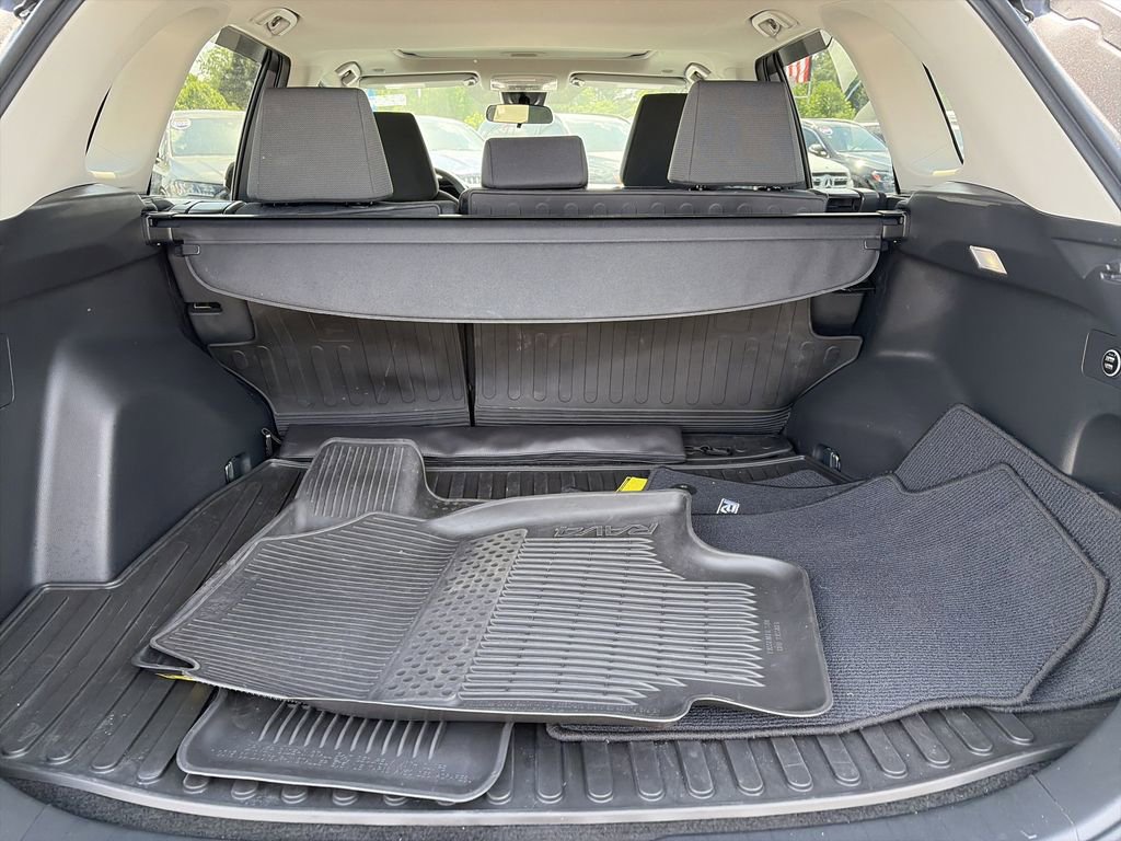 Used 2024 Toyota RAV4 XLE w/ Convenience Package FWD image 15