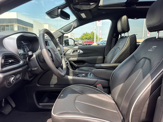 Used 2025 Chrysler Pacifica Limited FWD image 14