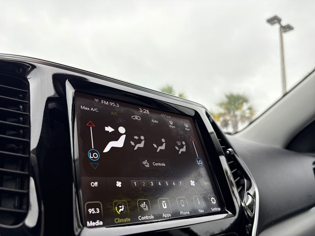 Used 2020 Jeep Cherokee Limited image 28