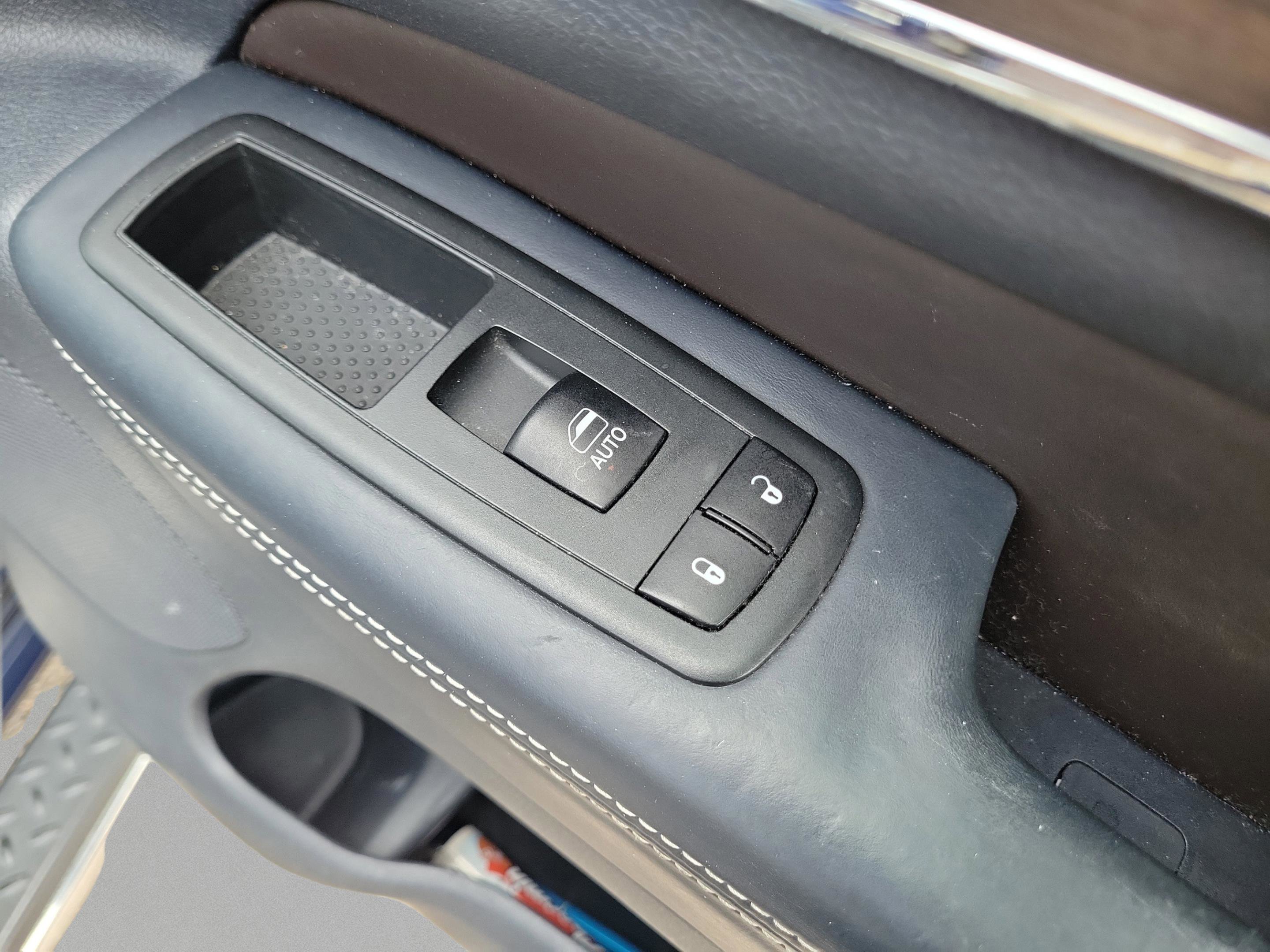 Used 2014 Jeep Grand Cherokee Overland w/ Advanced Technology Group RWD image 20