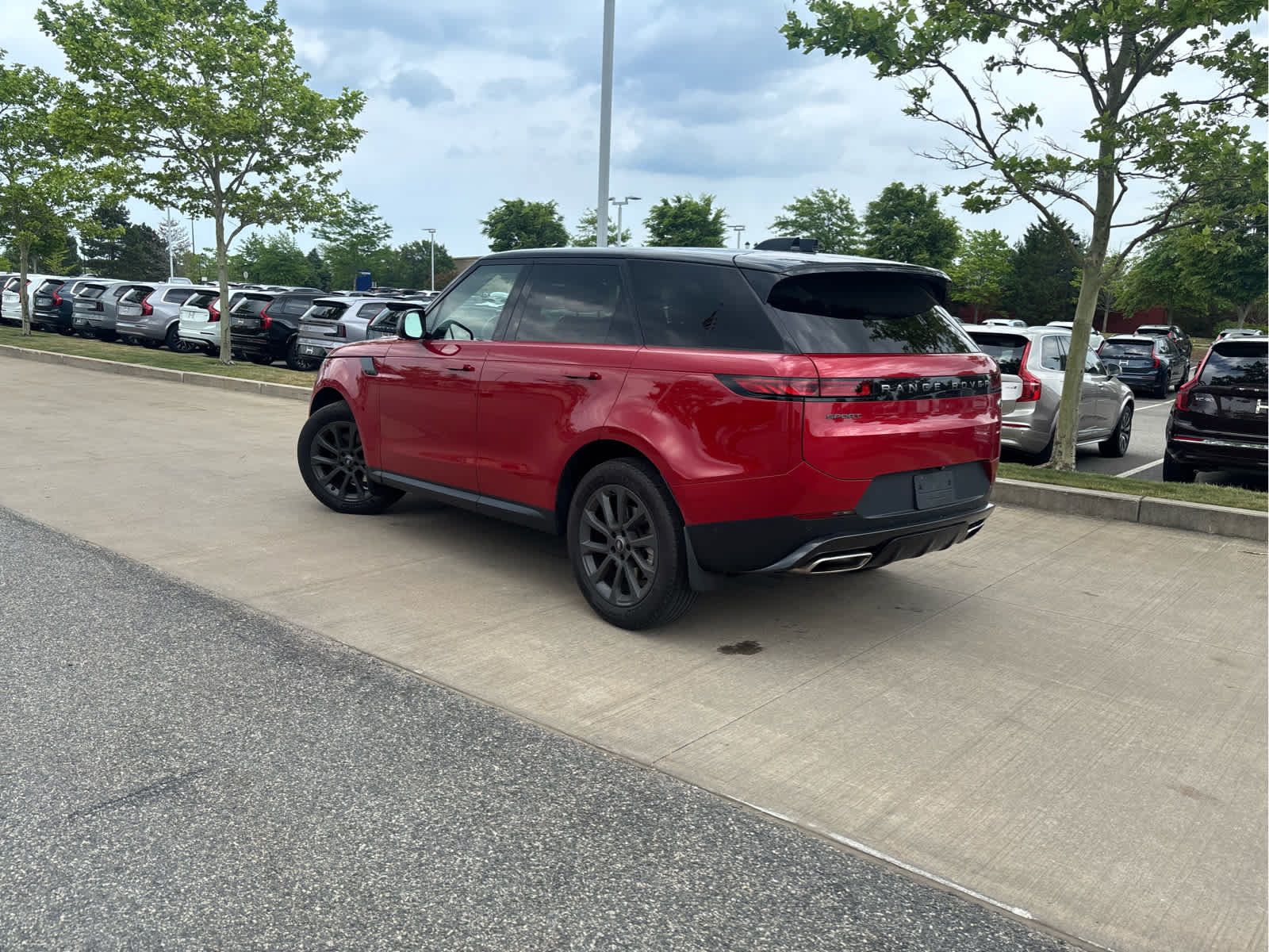 Used 2023 Land Rover Range Rover Sport SE AWD/4WD image 4